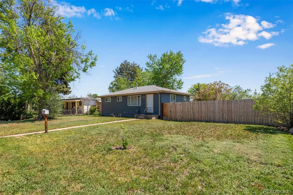 934 Linley Court Denver CO 80204