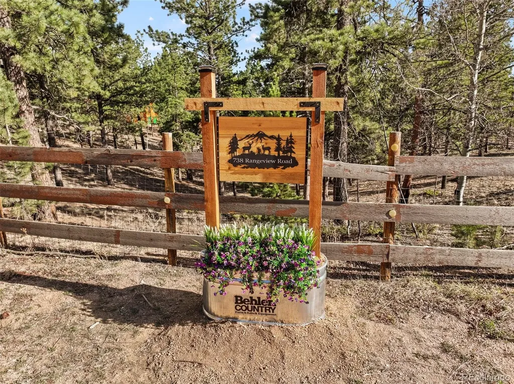 738 Rangeview Road Divide CO 80814