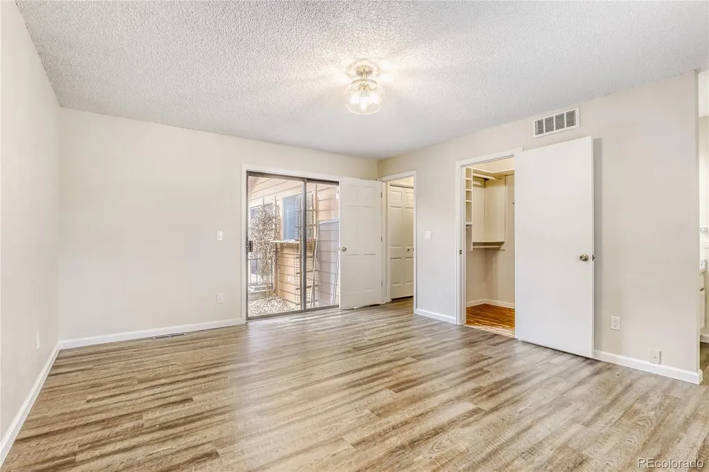 204 S Eagle Circle Aurora CO 80012