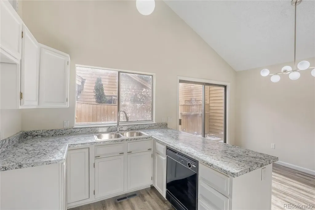 204 S Eagle Circle Aurora CO 80012