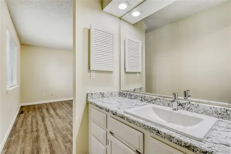 204 S Eagle Circle Aurora CO 80012
