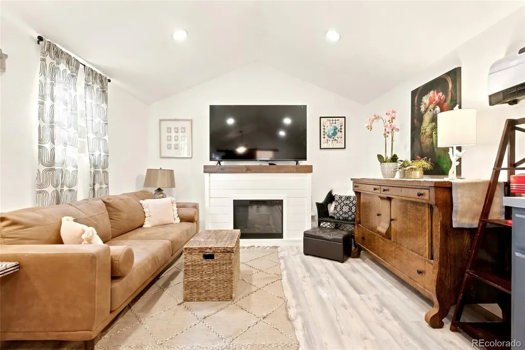 4480 W Lakeridge Road Denver CO 80219