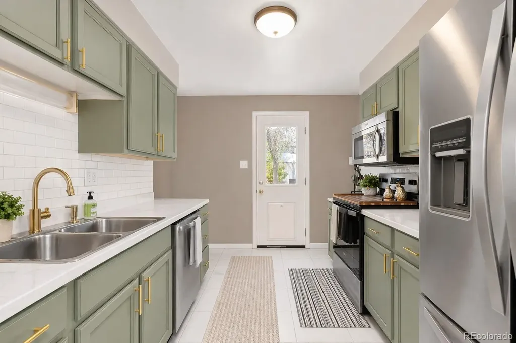 6993 W Hinsdale Drive Littleton CO 80128