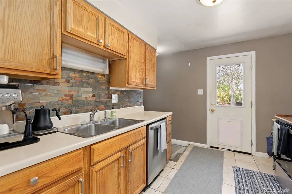 6993 W Hinsdale Drive Littleton CO 80128