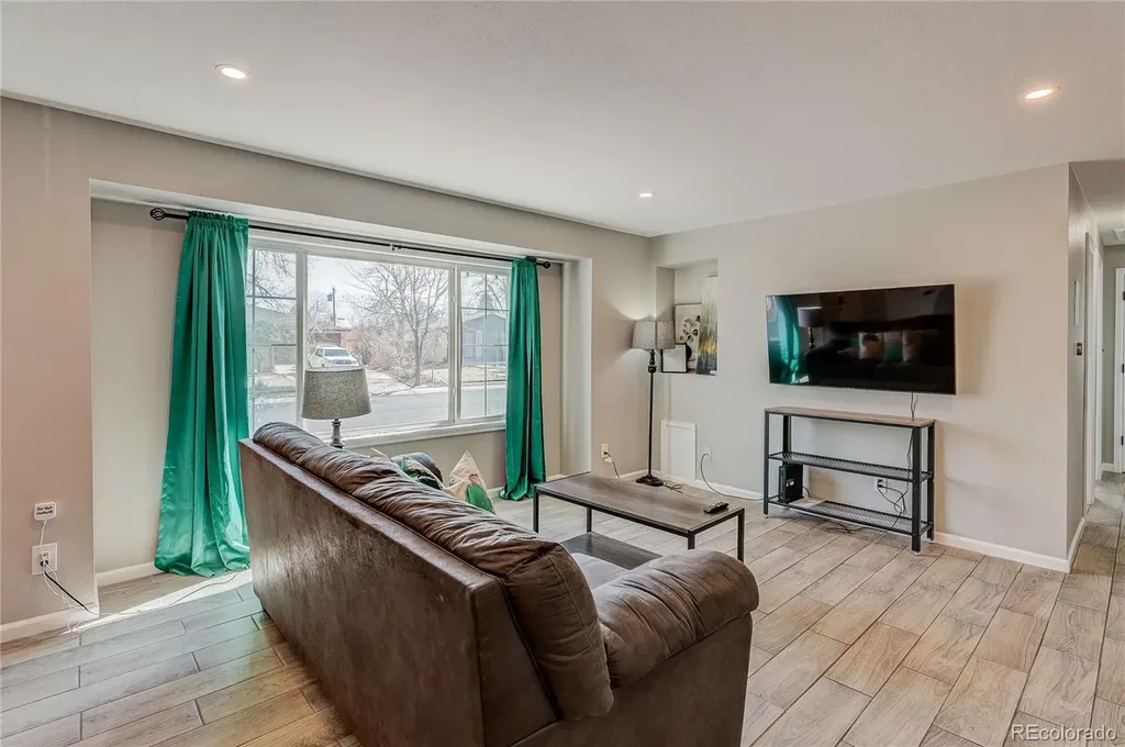 6733 S Ash Way Centennial CO 80122