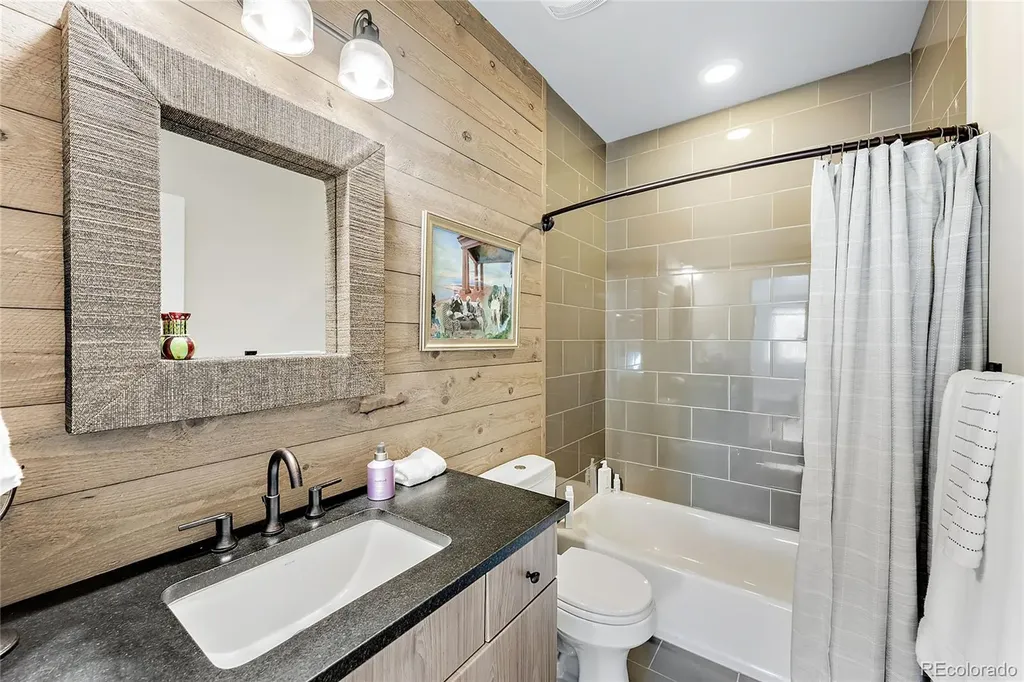 2526 King Street Denver CO 80211
