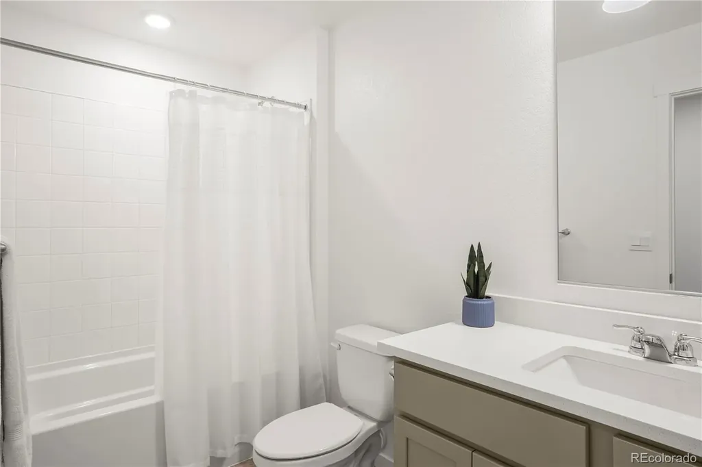 9936 Ceylon Court Commerce City CO 80022