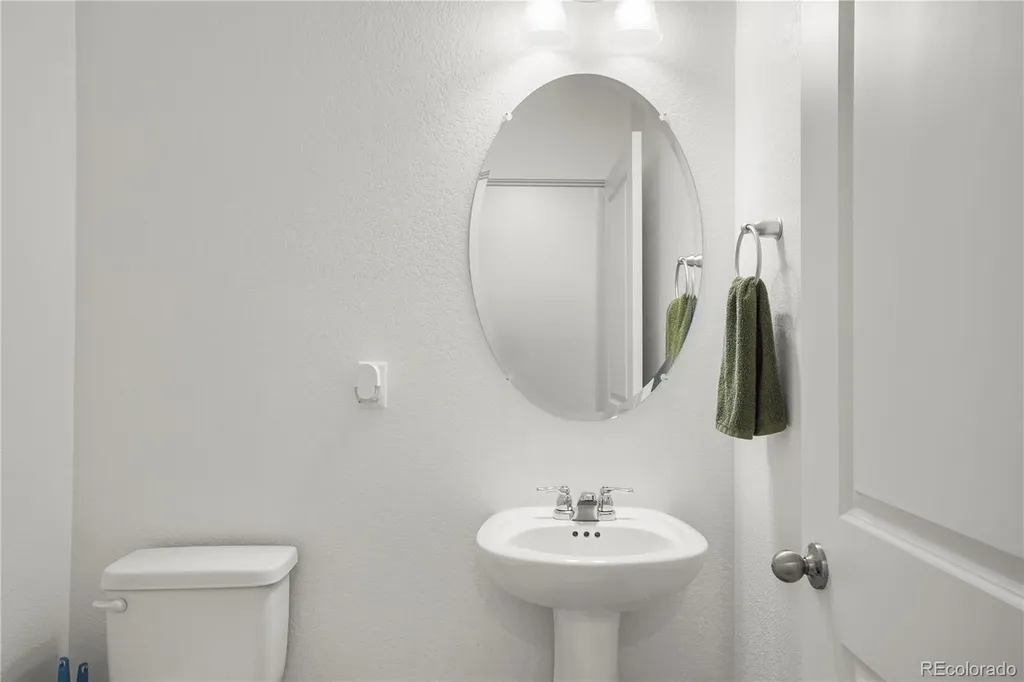 9936 Ceylon Court Commerce City CO 80022