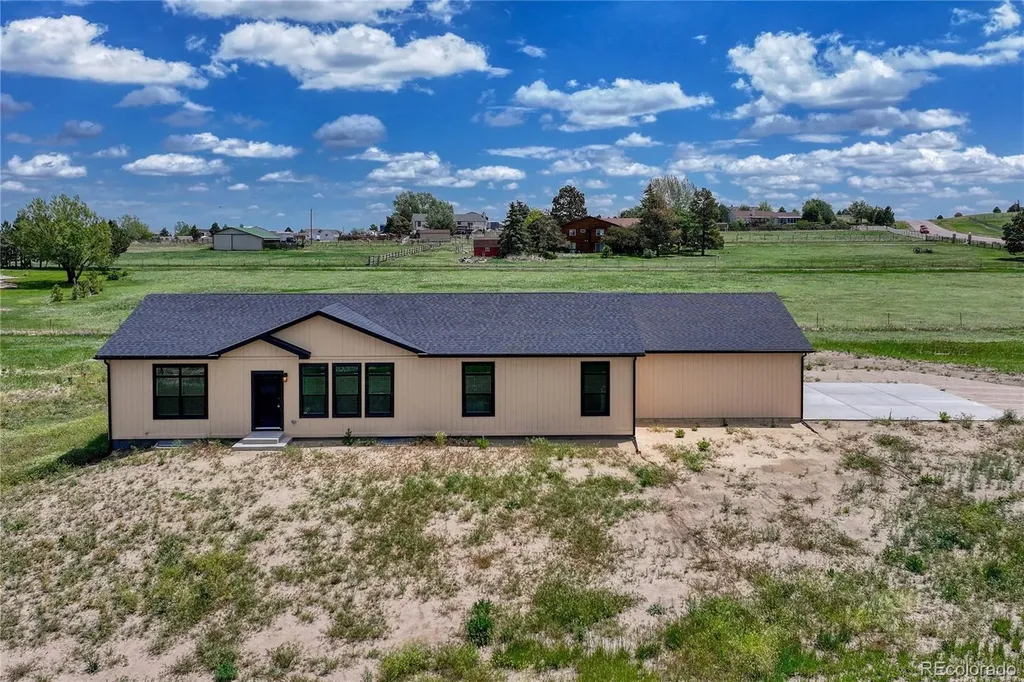 7451 Sun Country Drive Elizabeth CO 80107