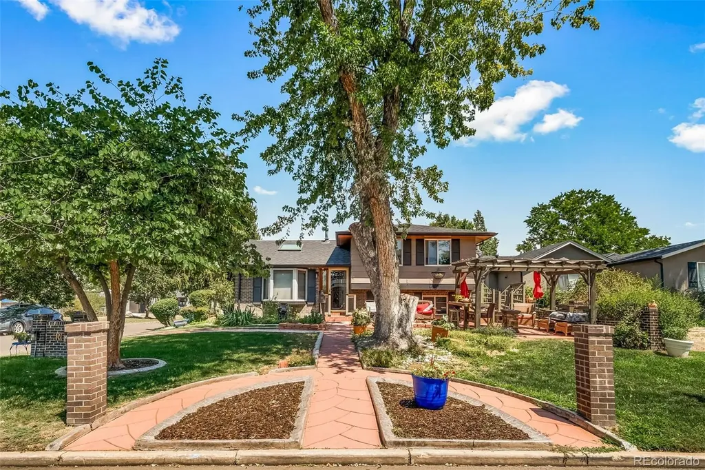 1590 Roslyn Street Denver CO 80220
