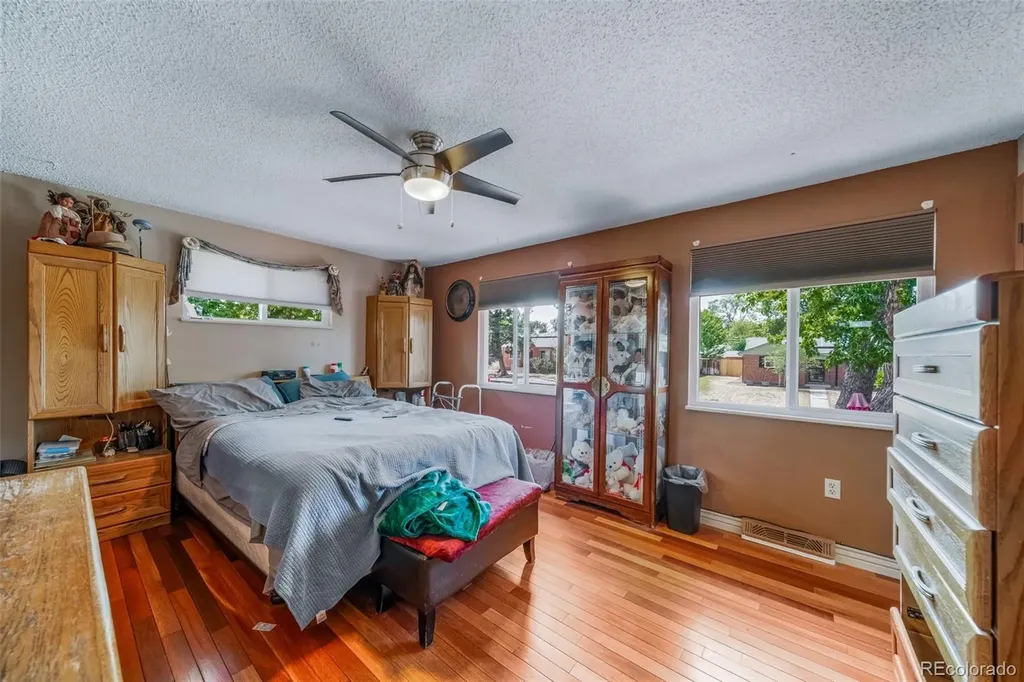 1590 Roslyn Street Denver CO 80220