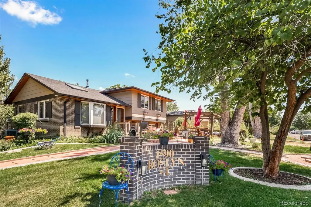 1590 Roslyn Street Denver CO 80220