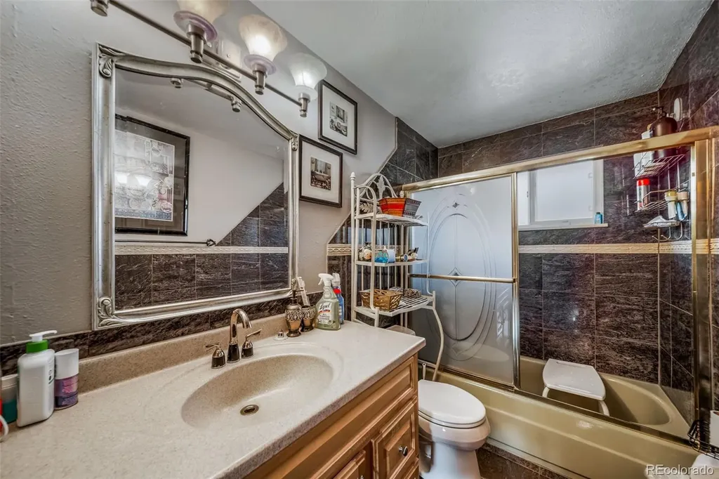 1590 Roslyn Street Denver CO 80220