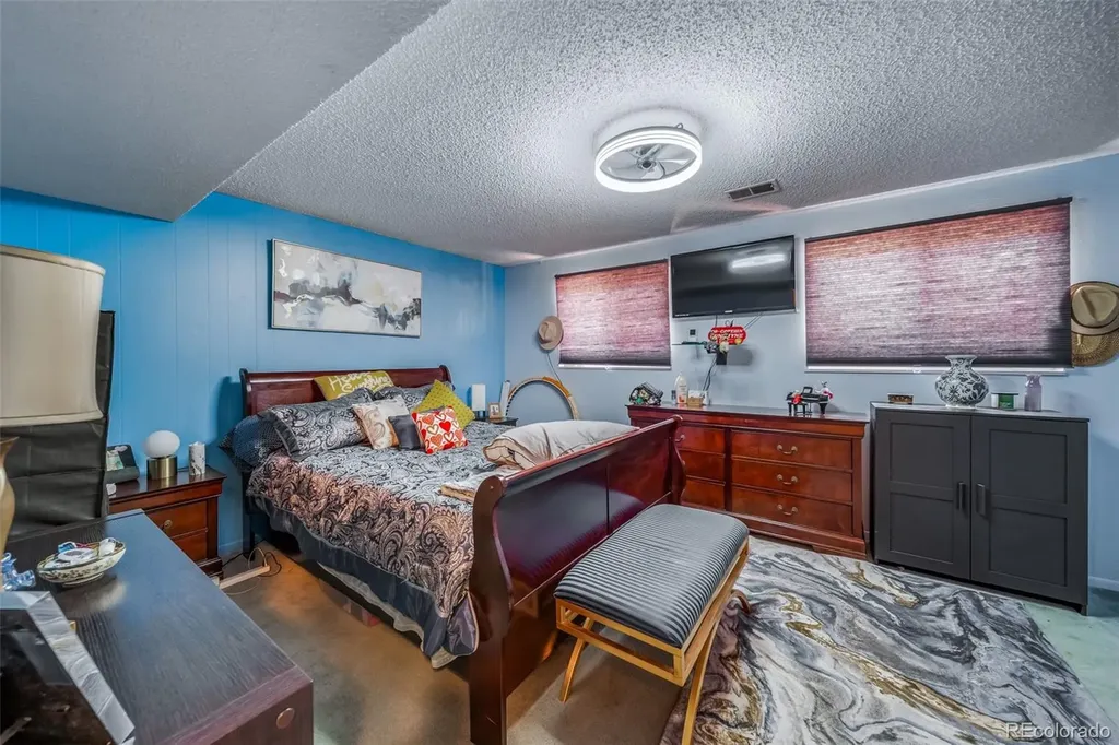 1590 Roslyn Street Denver CO 80220