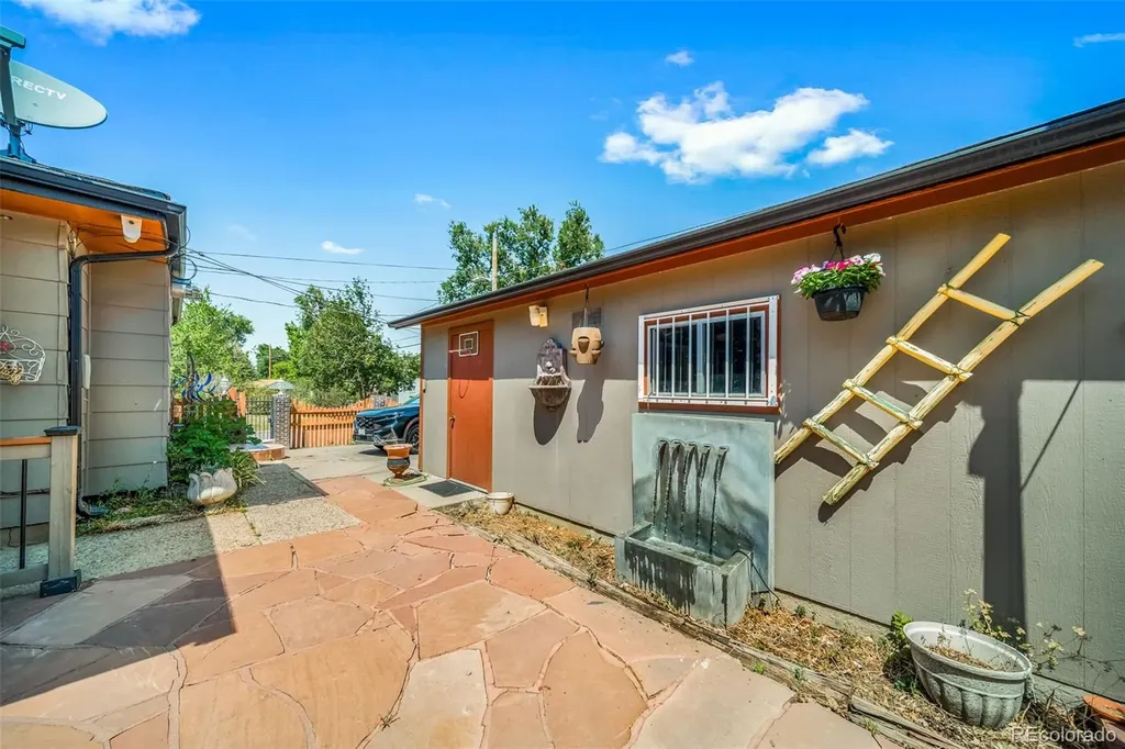 1590 Roslyn Street Denver CO 80220