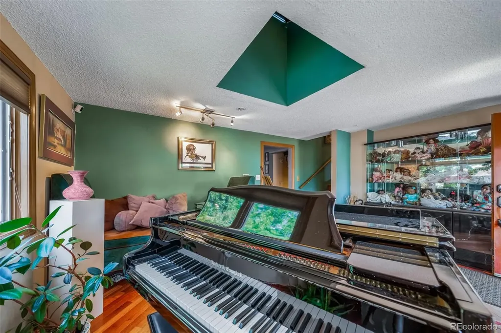 1590 Roslyn Street Denver CO 80220