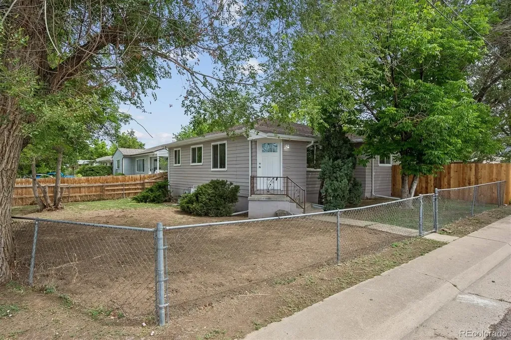 9801 E 8th Avenue Aurora CO 80010