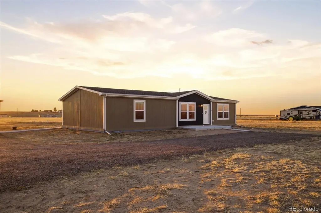 8 Brown Drive Wiggins CO 80654
