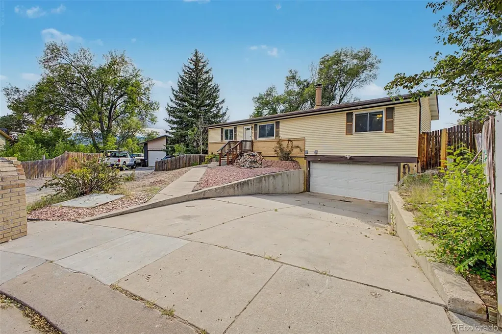 4323 Eastcrest Circle Colorado Springs CO 80916