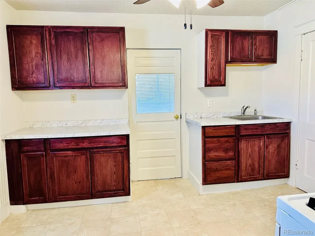 906 9th Street Alamosa CO 81101