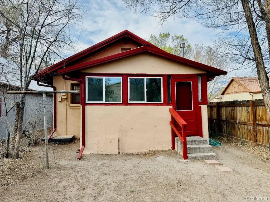 906 9th Street Alamosa CO 81101