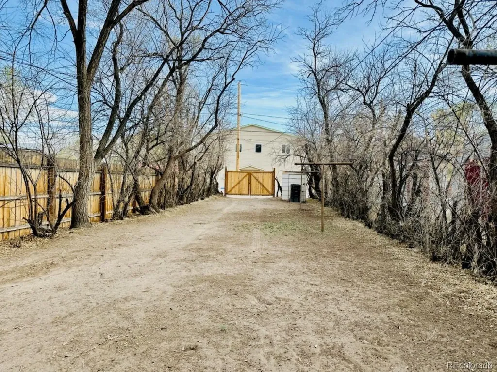 906 9th Street Alamosa CO 81101