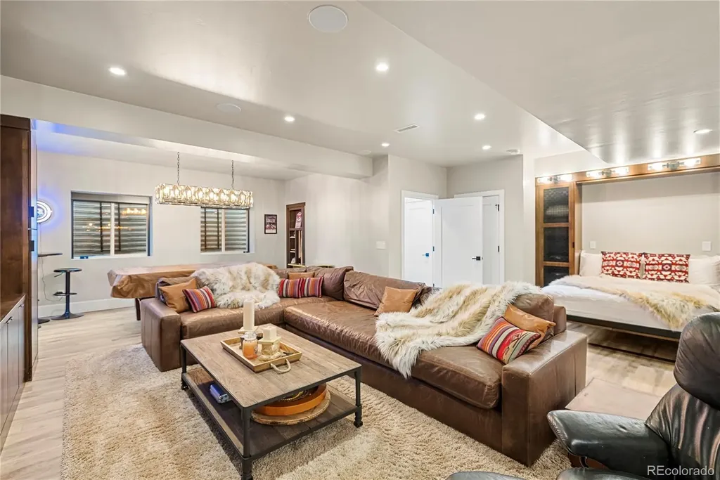 1188 Sky View Lane Larkspur CO 80118