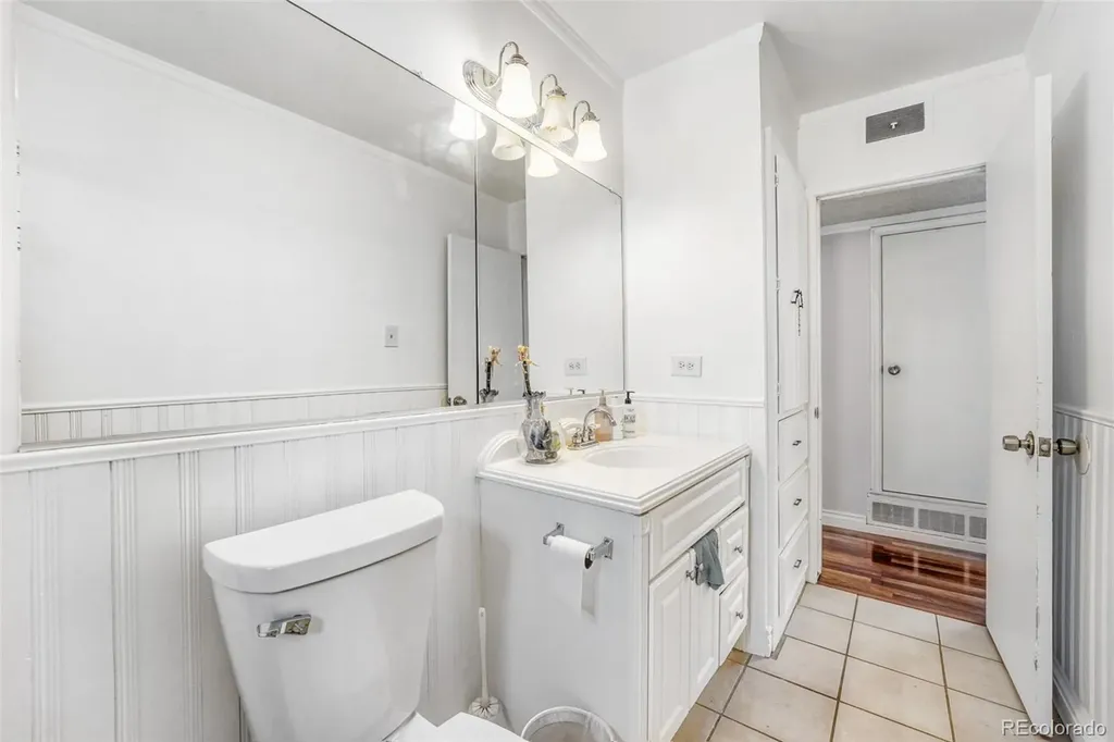 756 Ursula Street Aurora CO 80011