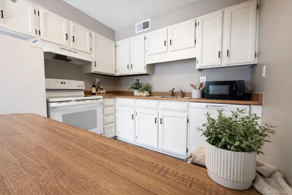 8870 W Jewell Avenue Lakewood CO 80232