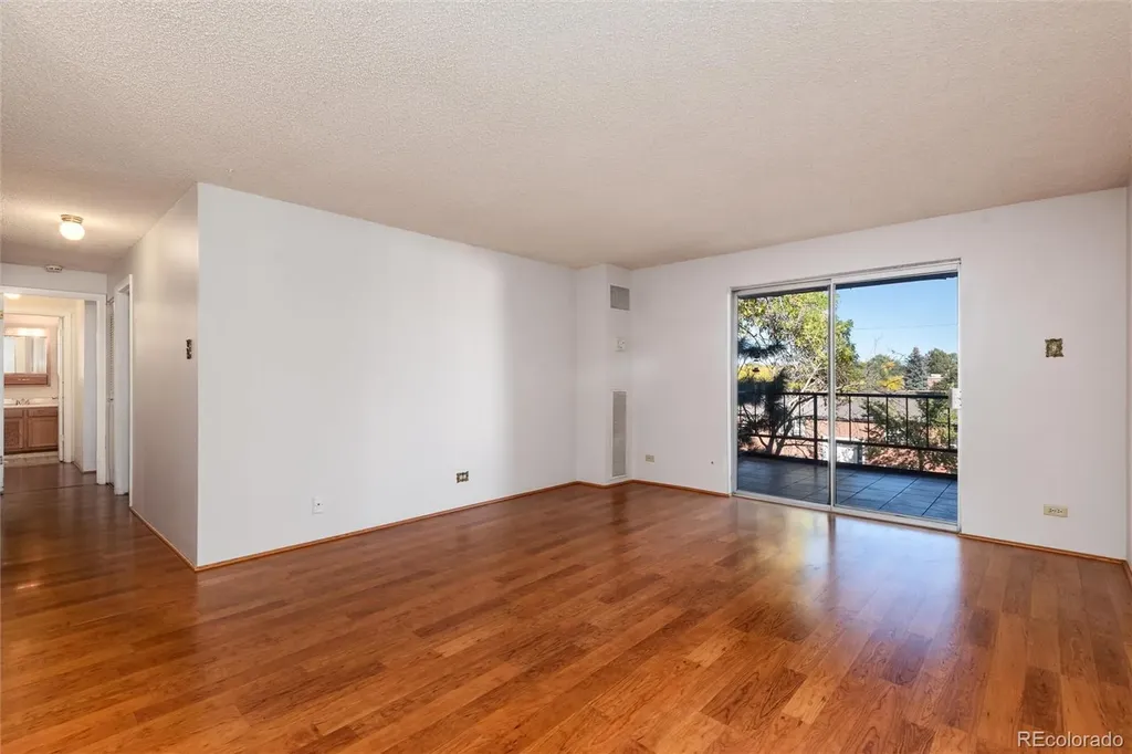 Denver CO, 2325 S Linden Court, Unit 200