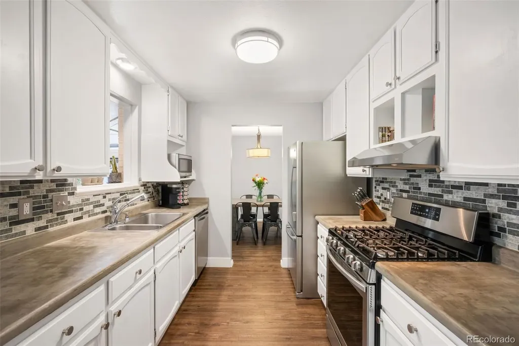 1658 S Ironton Street Aurora CO 80012