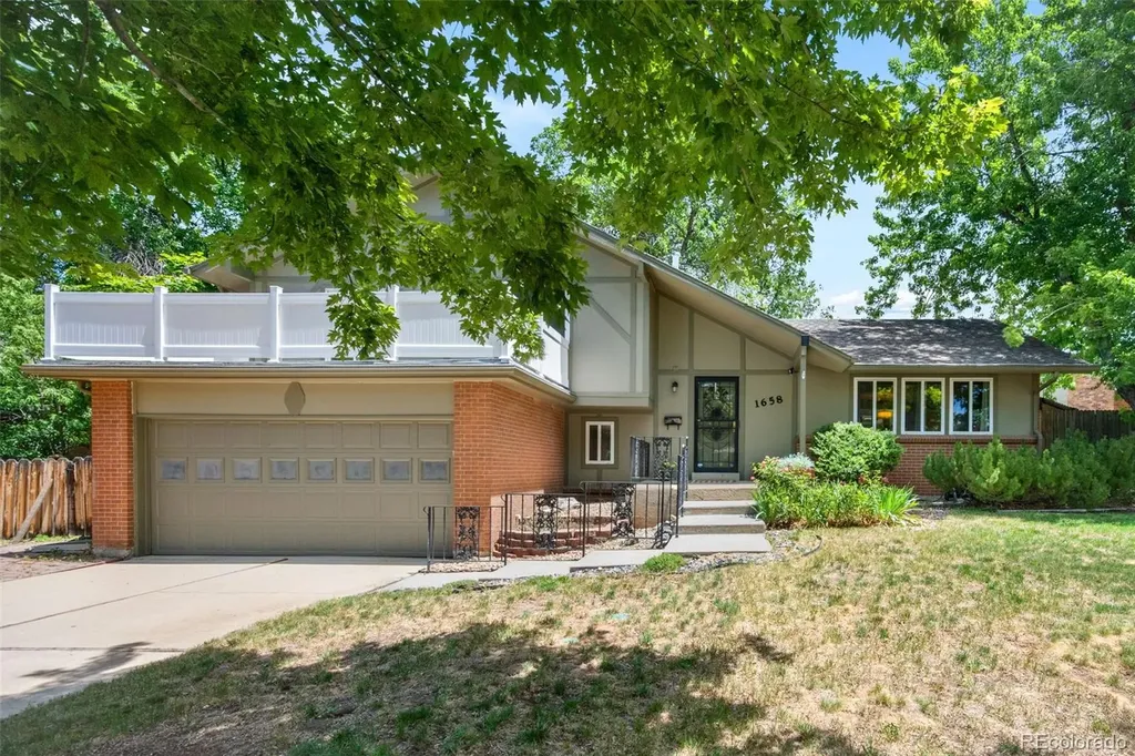 1658 S Ironton Street Aurora CO 80012