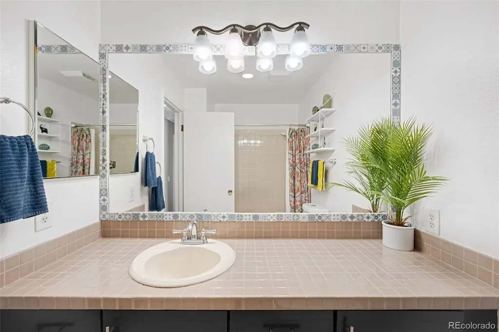 1658 S Ironton Street Aurora CO 80012