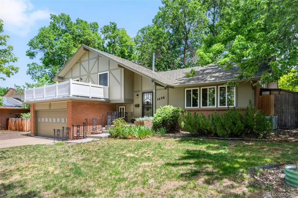 1658 S Ironton Street Aurora CO 80012