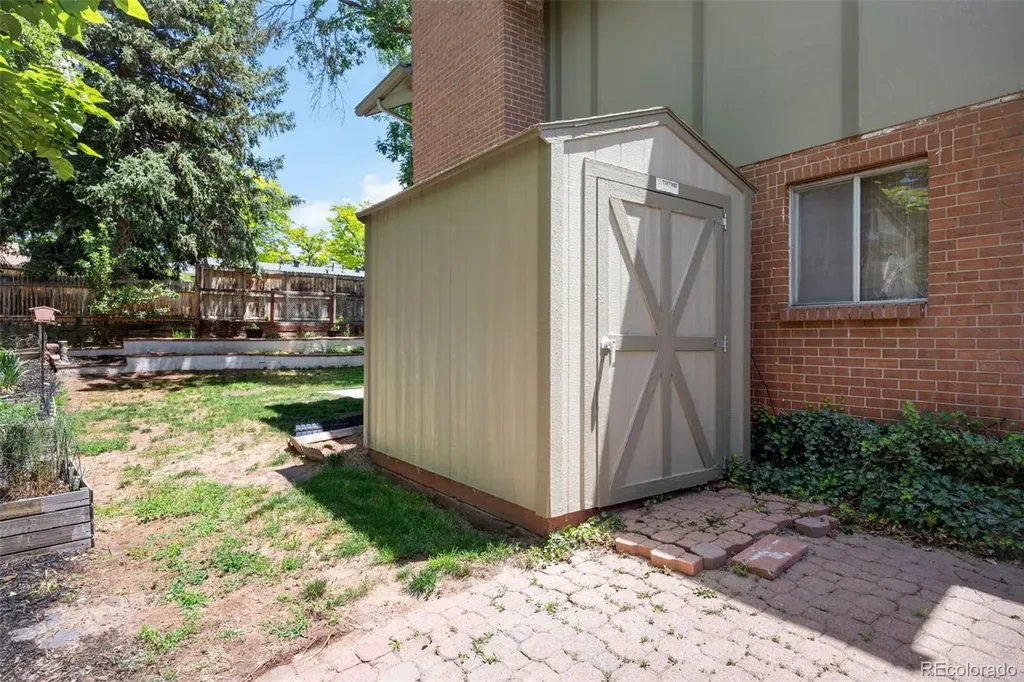 1658 S Ironton Street Aurora CO 80012