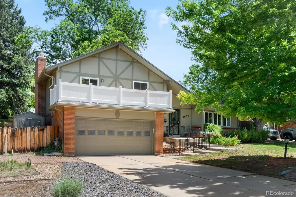 1658 S Ironton Street Aurora CO 80012