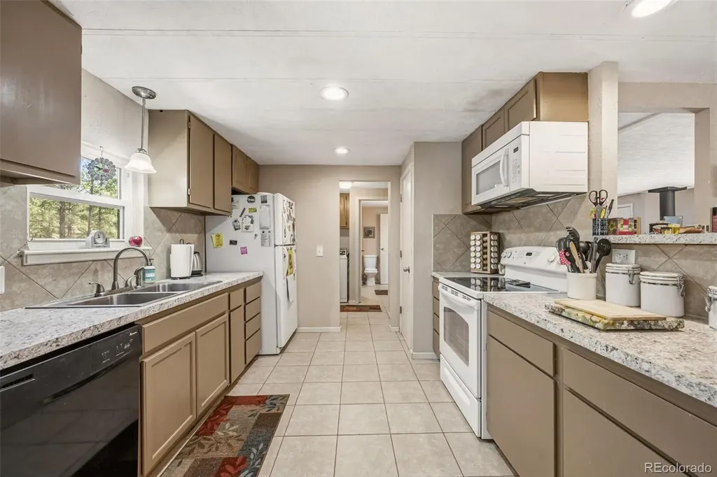 1299 Pikes Peak Drive Florissant CO 80816