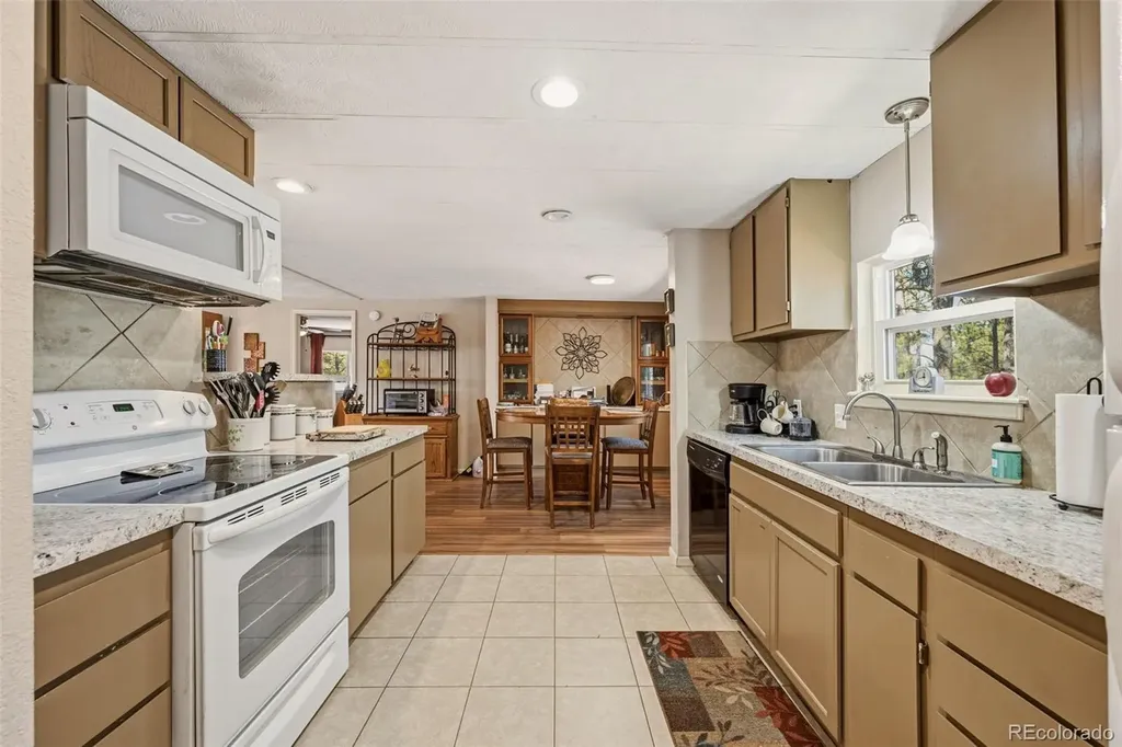1299 Pikes Peak Drive Florissant CO 80816