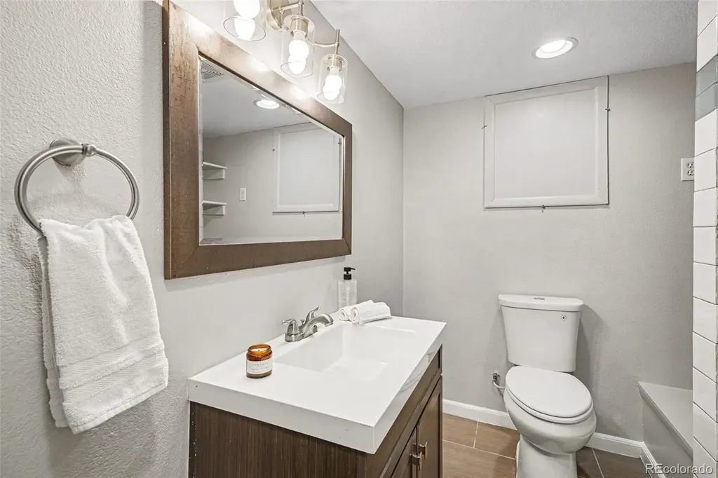2200 S Eldridge Court Lakewood CO 80228