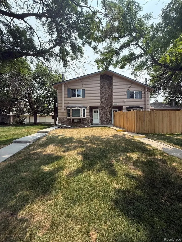 92 Newark Street Aurora CO 80012