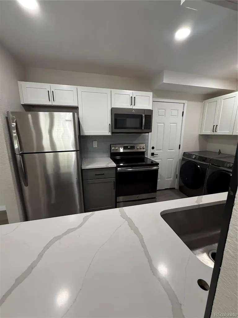 92 Newark Street Aurora CO 80012