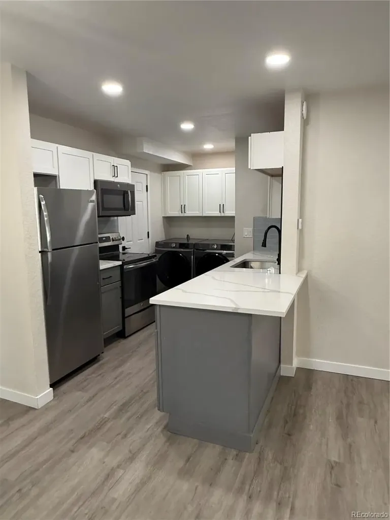 92 Newark Street Aurora CO 80012