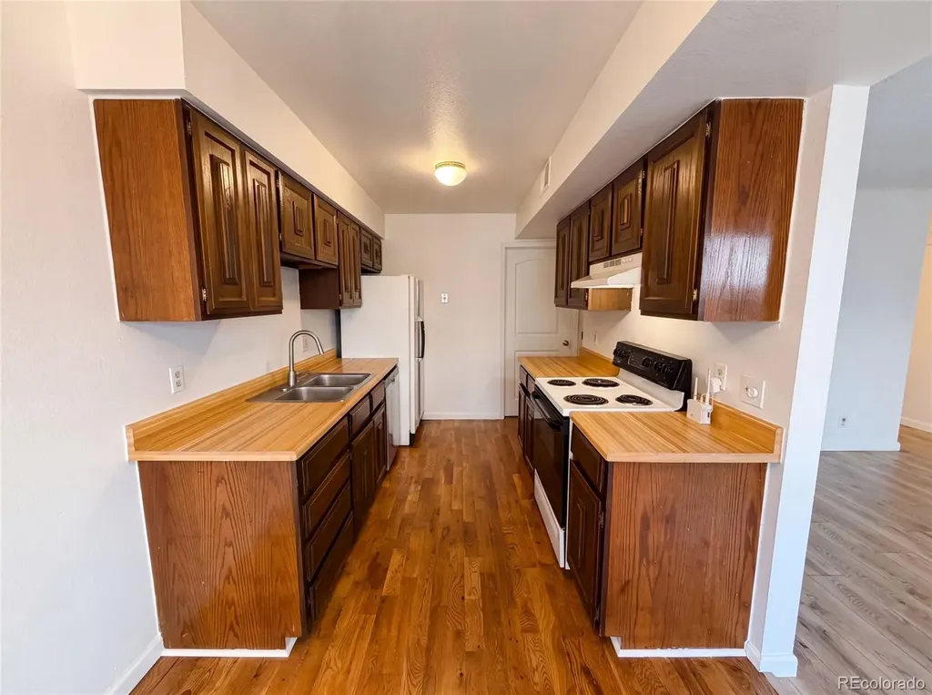 9867 Lane Street Denver CO 80260