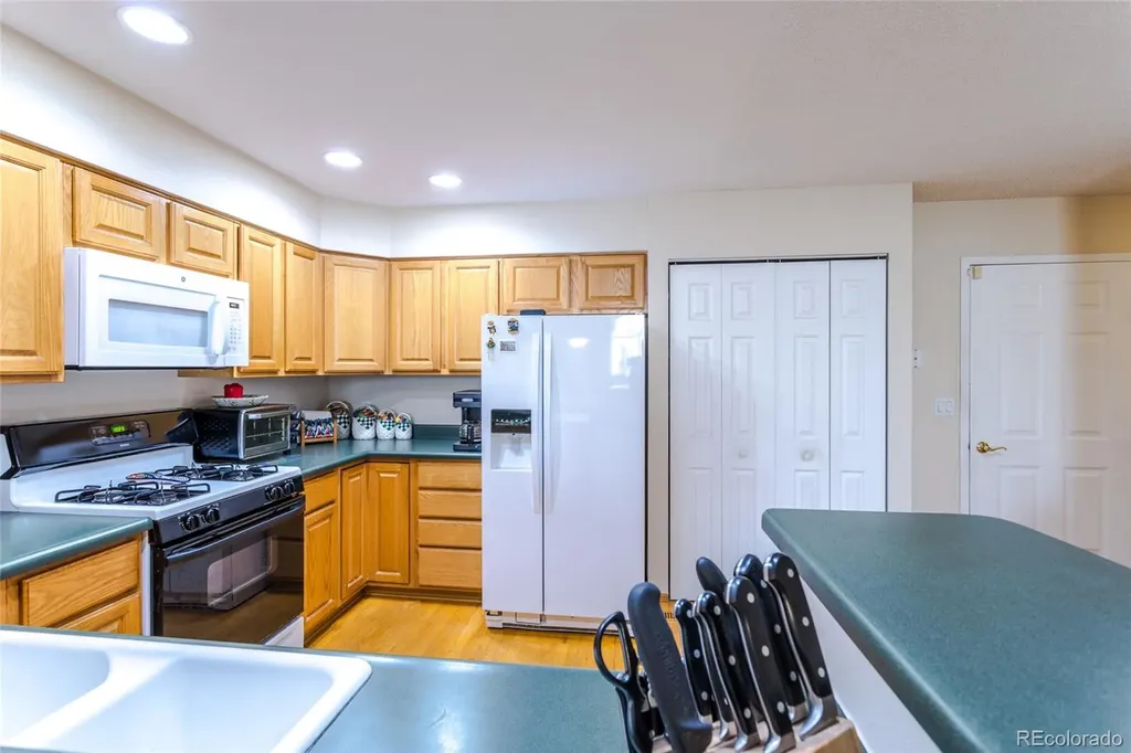 5727 W Asbury Place Denver CO 80227