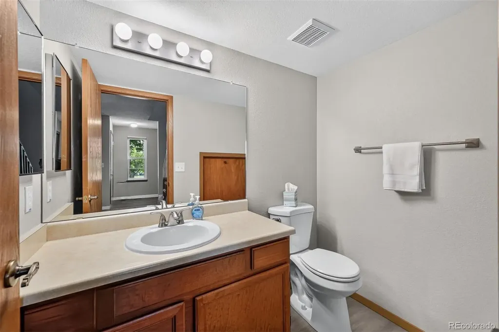 9147 W Cedar Drive Denver CO 80226