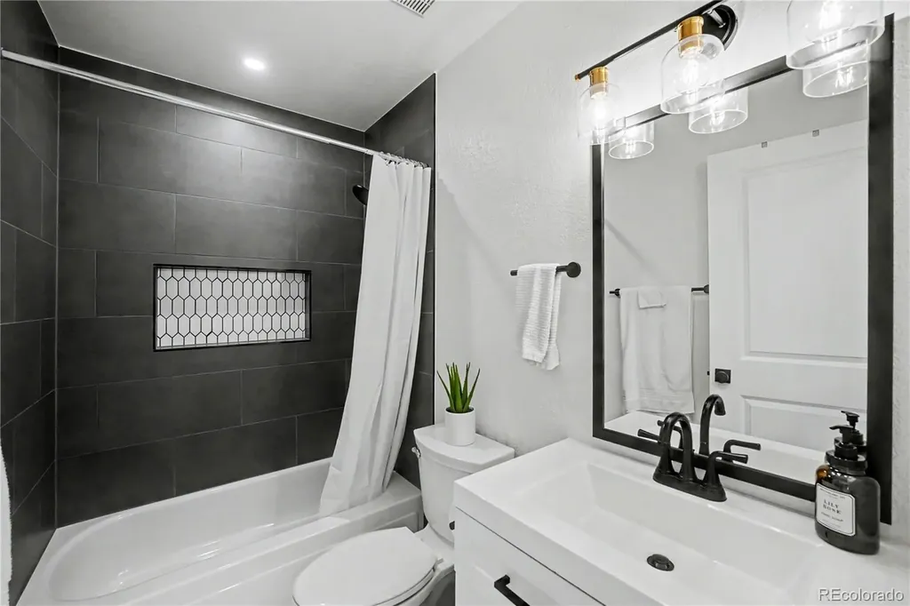 8975 W 89th Place Broomfield CO 80021