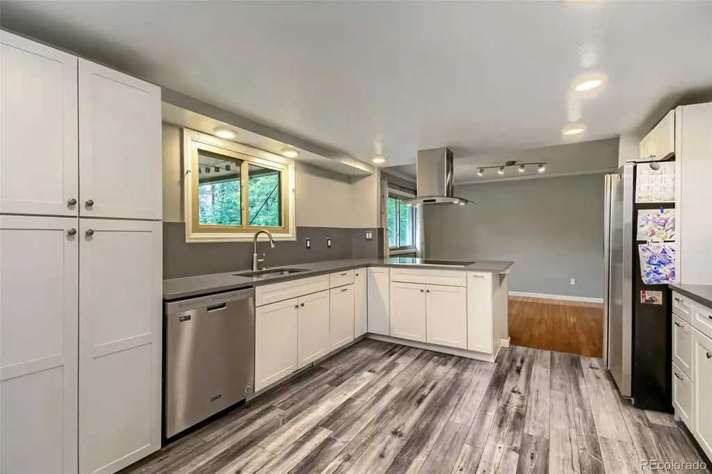 6007 W Pacific Circle Lakewood CO 80227