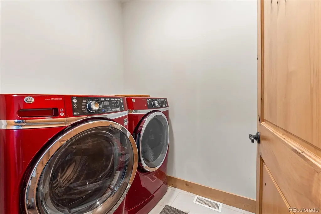 6170 N 79th Street Niwot CO 80503