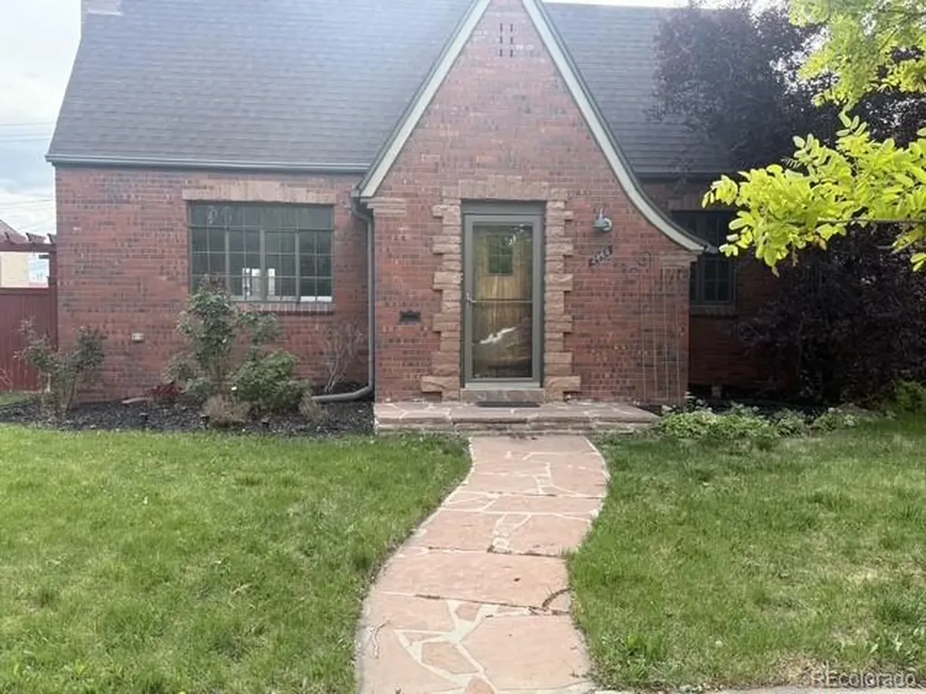 2865 Albion Street Denver CO 80207