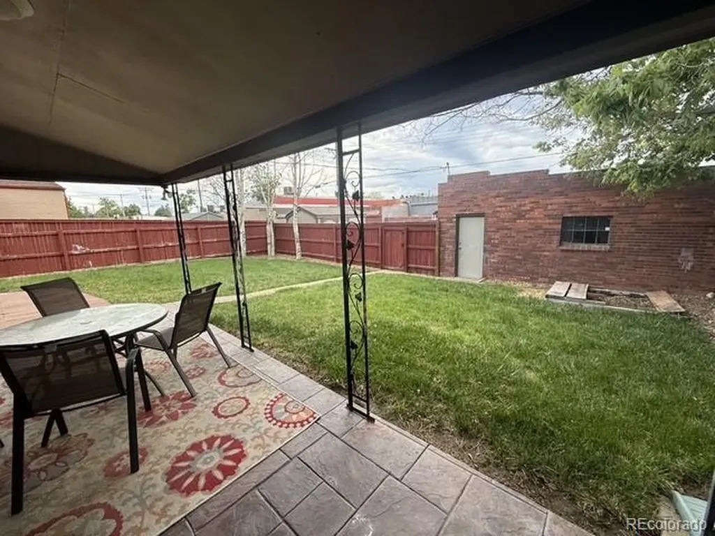 2865 Albion Street Denver CO 80207